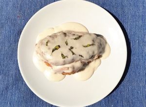 Una foto de Pollo cordón blue con bechamel