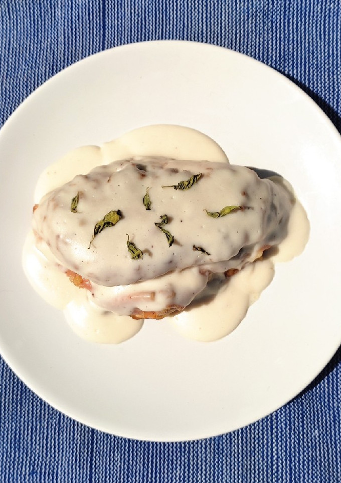 Una foto de Pollo cordón blue con bechamel