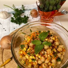 A picture of Chickpeas Salad/Salad Kacang Arab.