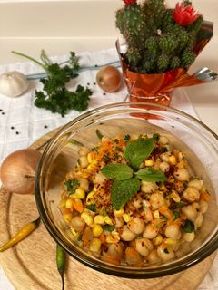 A picture of Chickpeas Salad/Salad Kacang Arab.