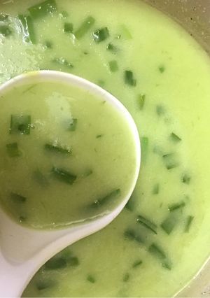 صورة لوصفة شوربة الكراث الكريمية 🍵