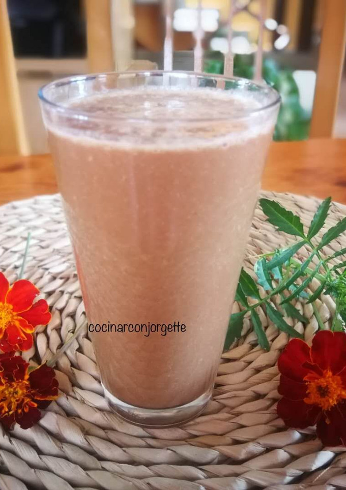Una foto de Batido de algarroba con pera