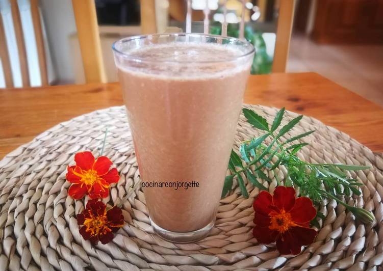 Batido de algarroba con pera