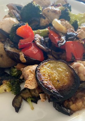 Une photo de Poulet à l’aubergine