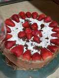 Torta de mousse de chocolate y frutillas