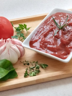 عکسی از دستور سس گوجه طعم دار با سرکه بالزامیک و عطر سیر👌😋