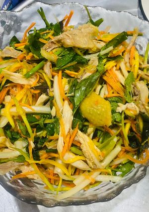 Hình của món Gỏi gà xé.