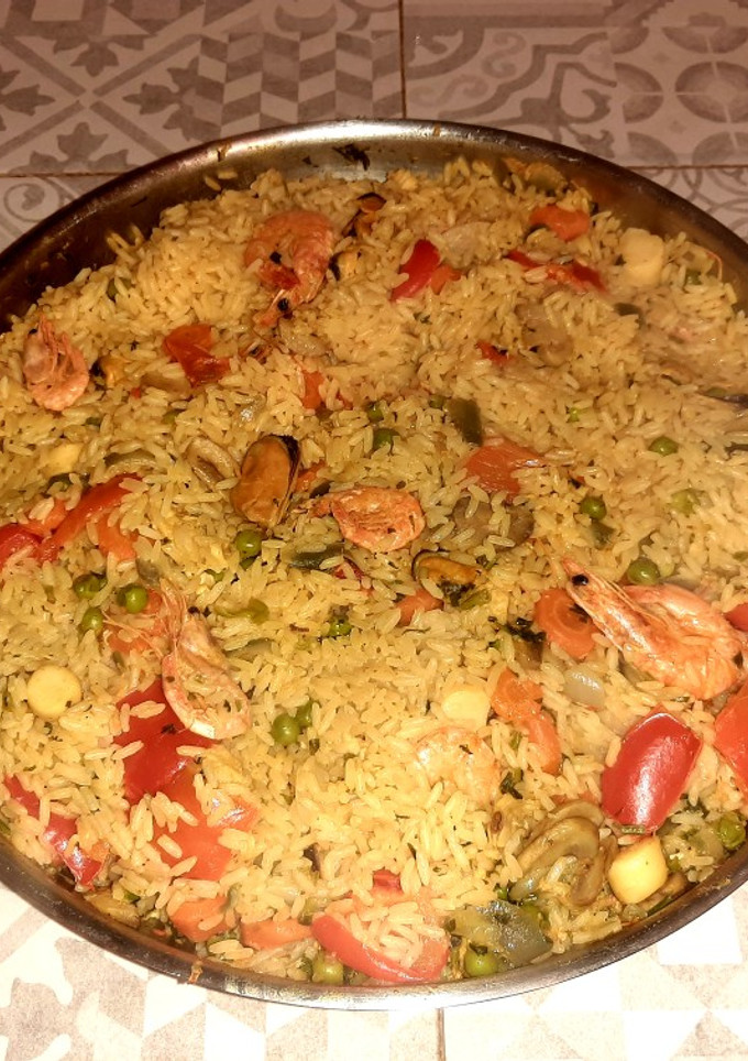 Una foto de Paella de mariscos