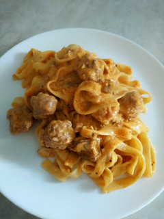 Una foto de Tagliatella con butifarra y almendra