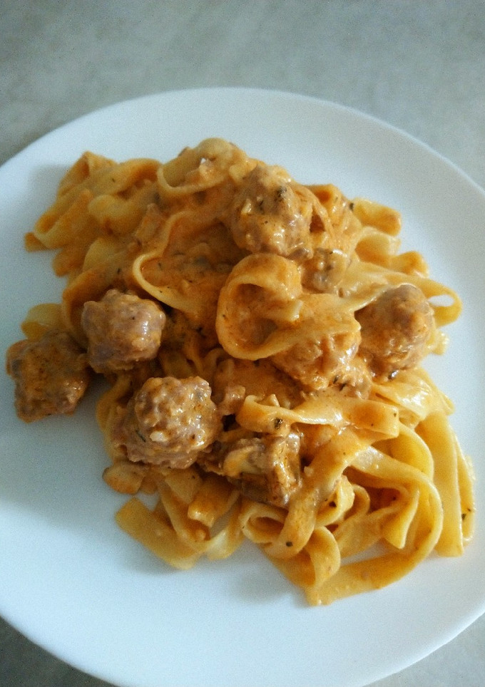 Una foto de Tagliatella con butifarra y almendra