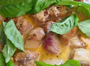 Gambar Creamy chicken with fresh basil