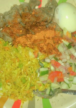 A picture of Flour and semolina dumplings (Dan wake) with veggies.