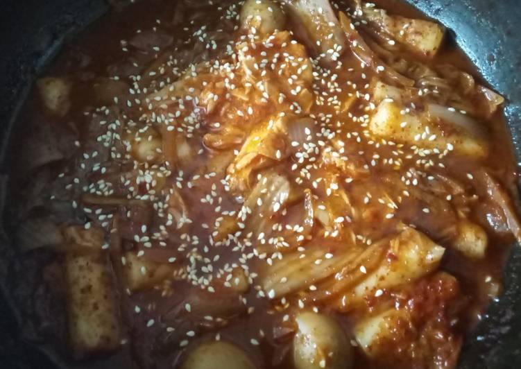 Camchi-Kimchi Jjigae (Tuna Kimchi Stew)