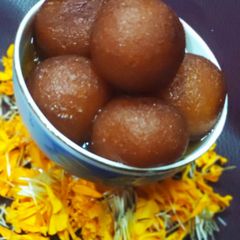 A picture of Gulab jamun.