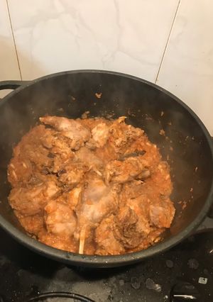 Una foto de Conejo con tomate