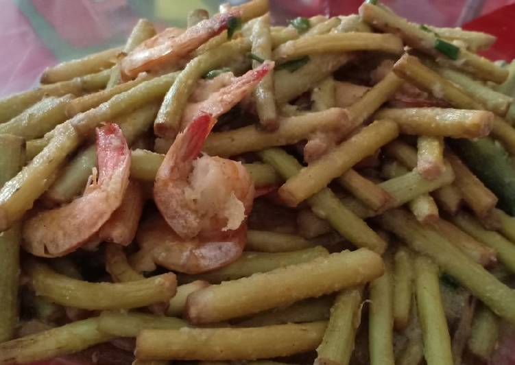 Tumis sulur (batang laos muda)