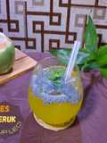37. Es Jeruk Sirup Leci