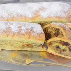 A picture of Walnut and raisin roll (beigli).