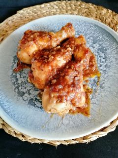 Una foto de Pollo con Cola-Cola