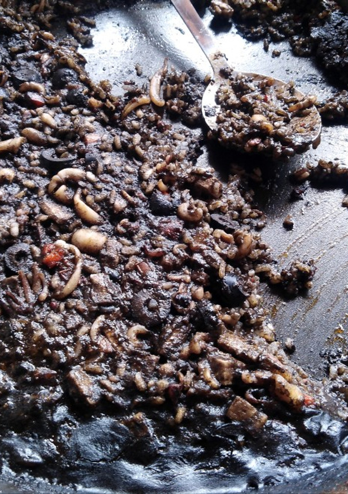 Una foto de Arroz negro con chipirones