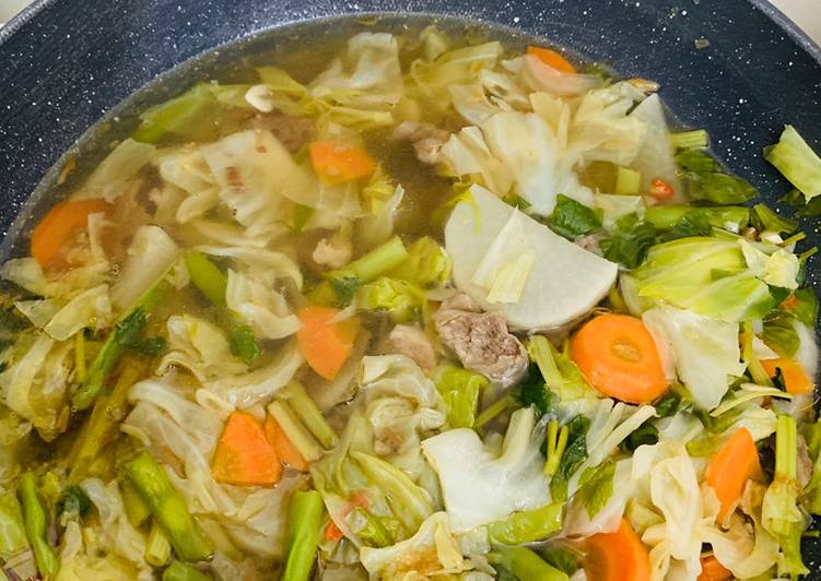 Langkah Mudah untuk Menyiapkan Sup bening daging sapi Anti Gagal