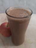 Batido de plátano, leche, almendras y cacao