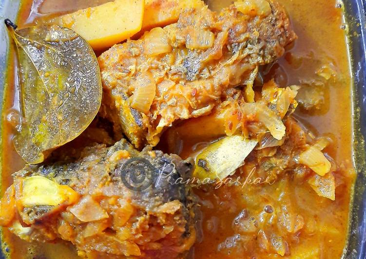 Simple Way to Make Favorite Bengali Style মাছের ঝোল (Fish Curry)