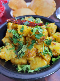 आलू के गुटके (Aloo ke guthke recipe in hindi) रेसिपी मुख्य फोटो