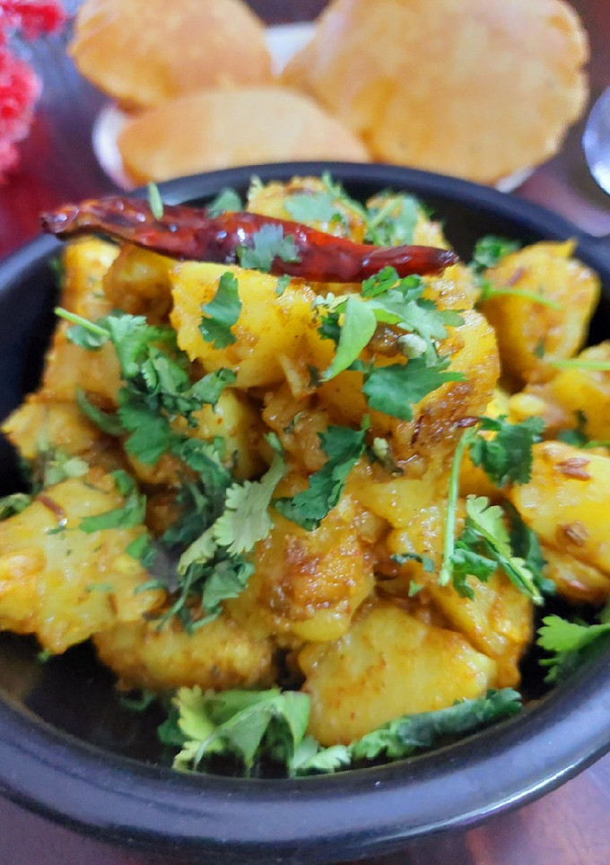 आलू के गुटके (Aloo ke guthke recipe in hindi) रेसिपी मुख्य फोटो
