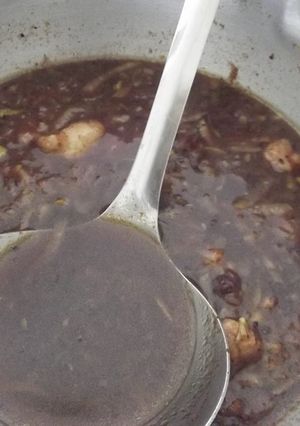 Una foto de Caldito de picadillo, verduras  y repollo enchiloso pal frío