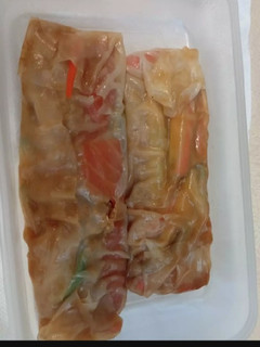 Una foto de Rollitos vietnamitas fríos de salmón ahumado y quinoa