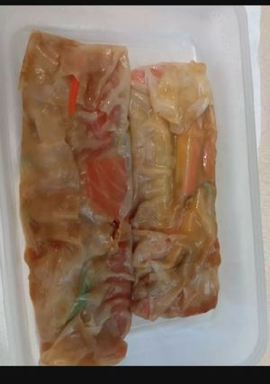Una foto de Rollitos vietnamitas fríos de salmón ahumado y quinoa
