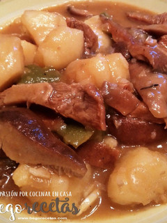 Una foto de Patatas guisadas con níscalos o rovellons