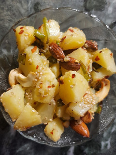 व्रत के आलू की भाजी (vrat ki aloo ki bhaji recipe in Hindi) रेसिपी मुख्य फोटो