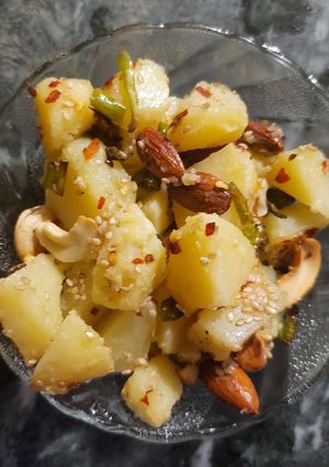 व्रत के आलू की भाजी (vrat ki aloo ki bhaji recipe in Hindi) रेसिपी मुख्य फोटो