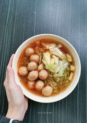 รูปของ บะหมี่ผักยำลูกชิ้นอกไก่ล้วน!