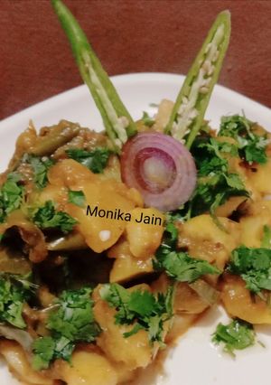 आलू शिमला मिर्च (Aloo shimla mirch recipe in Hindi) रेसिपी मुख्य फोटो