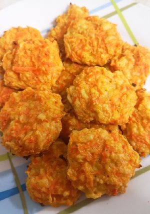 Una foto de Geniales buñuelos de zanahoria y queso parmesano