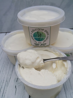 Una foto de Yogurt griego casero suuuper fácil!!