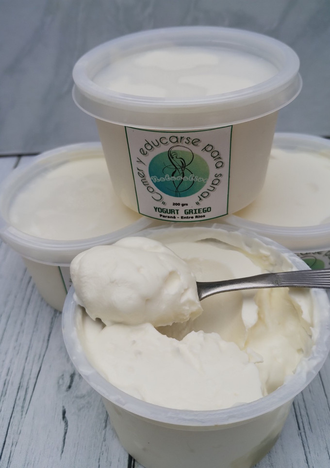 Una foto de Yogurt griego casero suuuper fácil!!