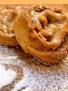 Skandináv fahéjas csiga almával (Kanelbullar) recept fotója