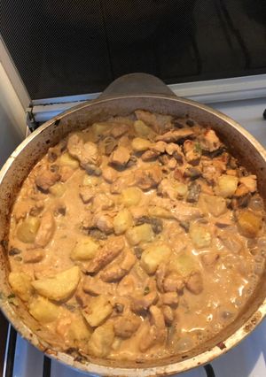 Una foto de Pollo, crema, champi, papa