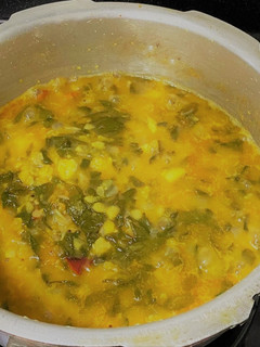 வெந்தயக்கீரை குழம்பு (venthaya keerai kulambu recipe in Tamil) செய்முறை முக்கிய புகைப்படம்