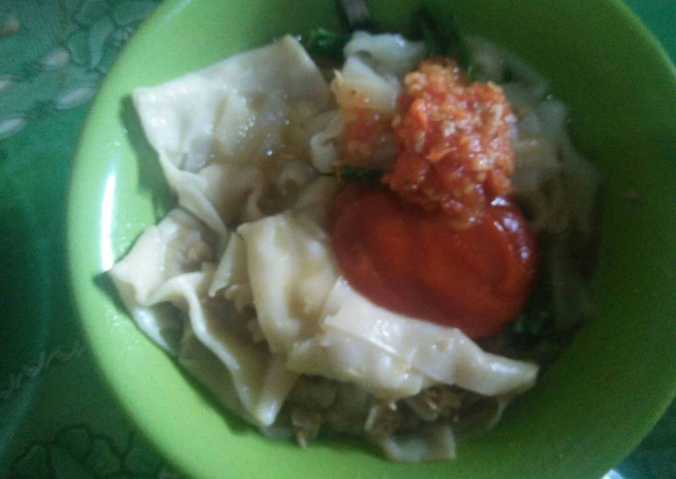 Kwetiau pangsit rebus