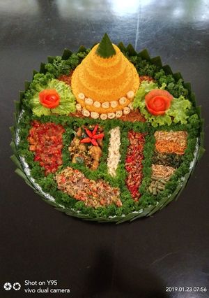 Foto resep Nasi kuning tumpeng