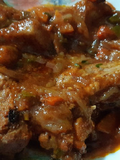Una foto de Costillas al vino con toque de albahaca
