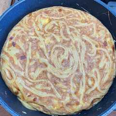 Una foto de #662 Frittata di Bucatini 🥚🍳🥓🧀