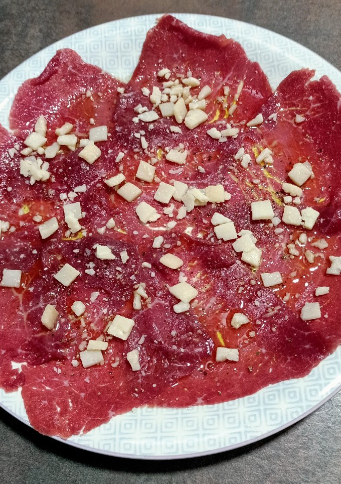 Una foto de Carpaccio de ternera