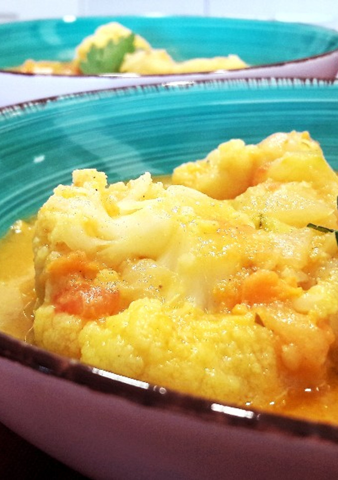 Una foto de Curry de coco y verduras