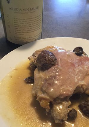 Une photo de Chapon au vin jaune et morilles